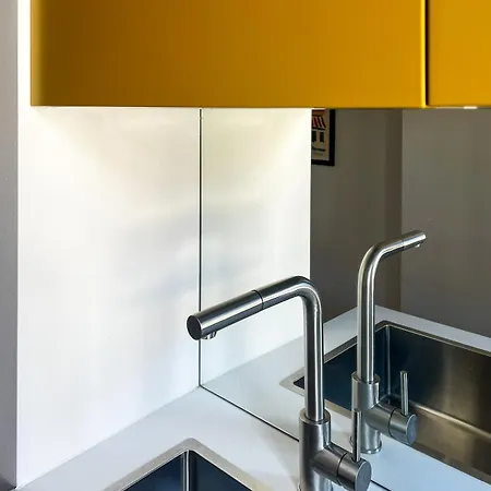 Le Rombonette Bilocale Di Design Con Balcone A Lambrate, Milano