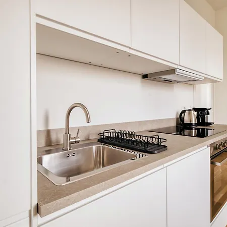 Just Urban - Modern And Strategic 1-br Flat B - Station Lägenhet