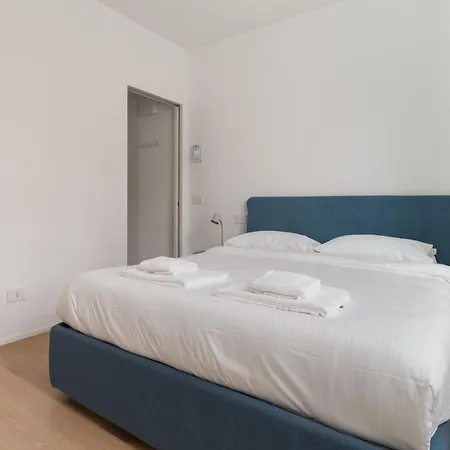 Guesthost - Cozy Balcony Porta Romana Apartment