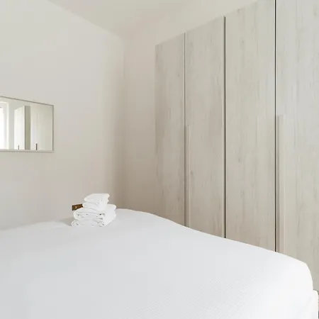 Guesthost - Cozy Varesina Area * Milan