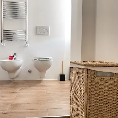 Modern Design Near Metro, Center Apartman