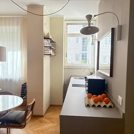 I-host - 22 Marzo 4 * Milánó