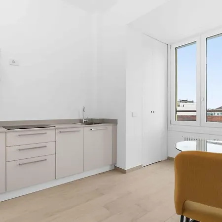Premium With Balcony - Hospital Besta Milano