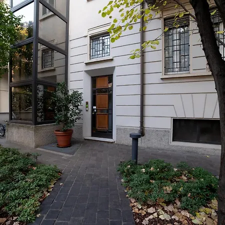 Duomo-bocconi-navigli Area, Elegant & Peaceful Retreat Apartment