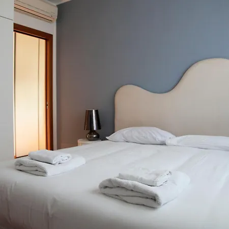 Elegante - 2 Camere, 2 Bagni, Garage E Balcone * Milan