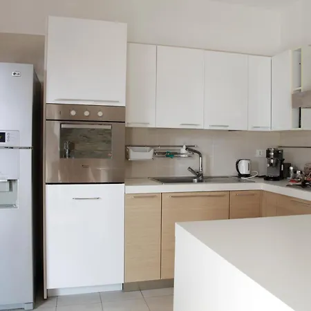 Elegante - 2 Camere, 2 Bagni, Garage E Balcone Apartment Milan