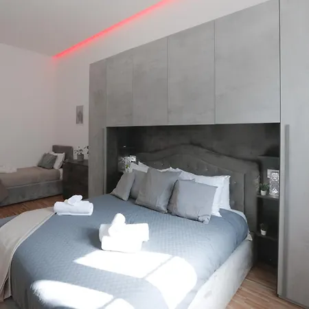 Self Check-in - 2 Bedrooms - Metro - 1000 Mbps Apartment