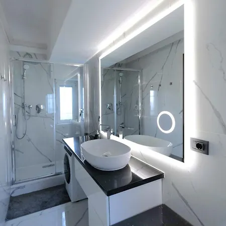 Spazioso Con Terrazzo Navigli,bocconi Milão