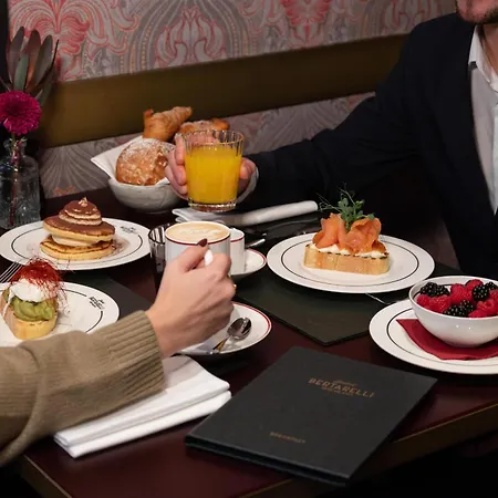 Palazzo Touring Club Milan, A Radisson Collection מלון