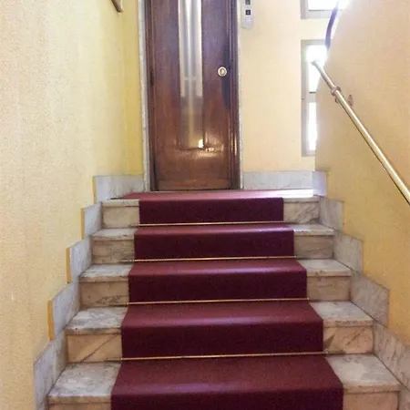 Ξενοδοχείο Arco Romana 3*