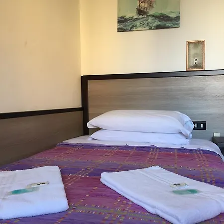 Milano Station Hotel מלון *