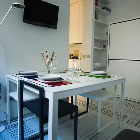 Stylish Mini In The Heart Of Apartman Milánó