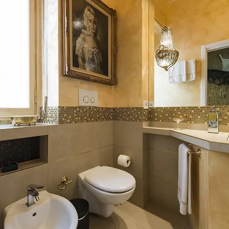 Apartment Bnbutler - Broletto 39 - A Few Steps To The Duomo And La Scala