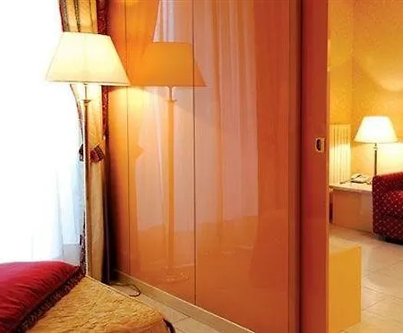 Unaway & Quark Due 4*