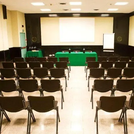 Western Madison Milano