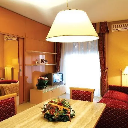 Unaway & Quark Due ميلان