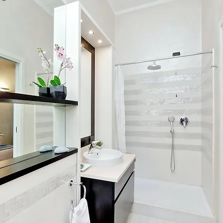 شقة Joivy Fabulous 1-bedroom Flat With Terrace Next To Park ميلان