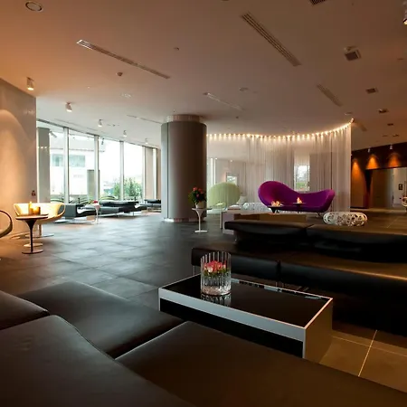 Western The Hub 4*
