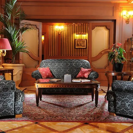 マンツォーニ ホテル