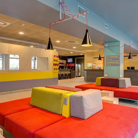 Hostel Meininger Garibaldi *