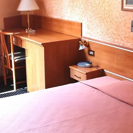 Mentana, By R Collection 4*