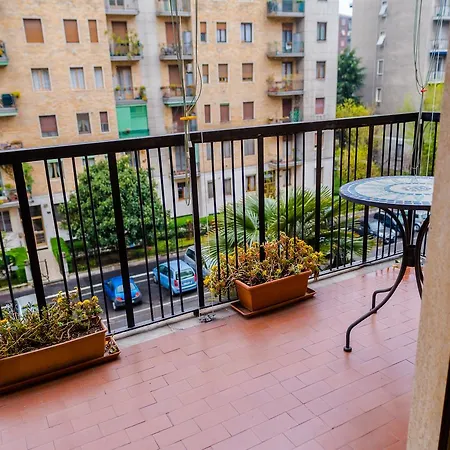 Lorenteggio Balcony Flat * Milan