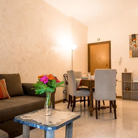 Lorenteggio Balcony Flat Apartment Milan