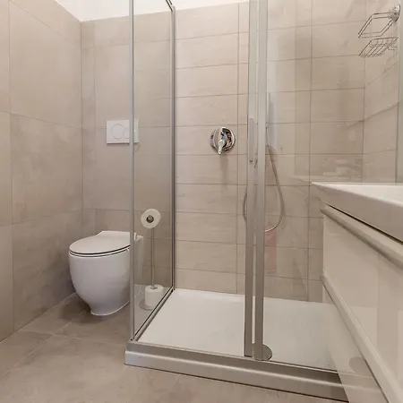 Guesthost - Business Balcony Flat Apartman Milánó