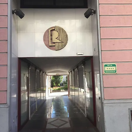 アパートホテル Donatello 4*