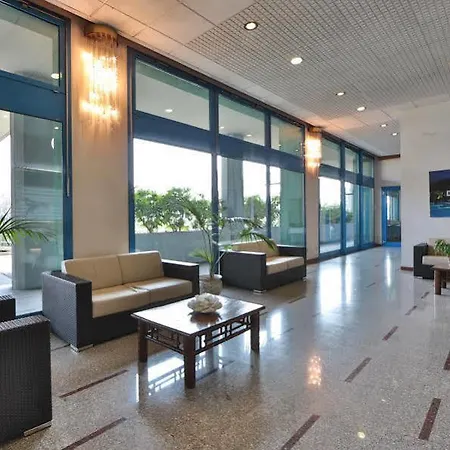 Unaway & Quark Due 4*