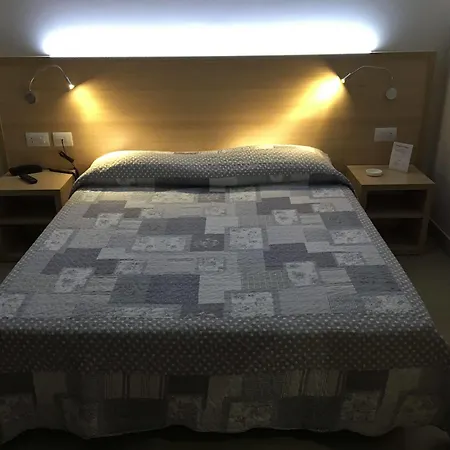 酒店 圣比亚吉奥酒店 *