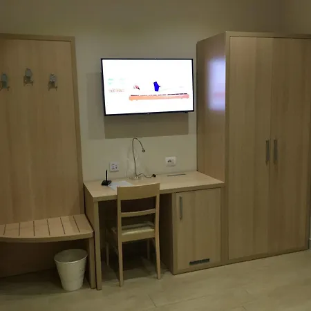 圣比亚吉奥酒店 *