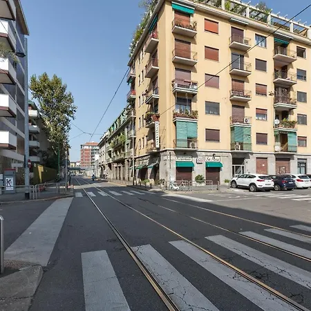 Guesthost - Near Piazza Firenze * 밀라노