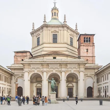 Heart Duomo Colonne Milan