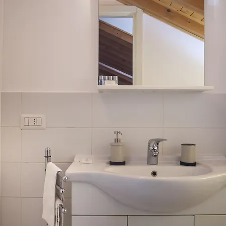 Porta Venezia Attic Flat * Mediolan