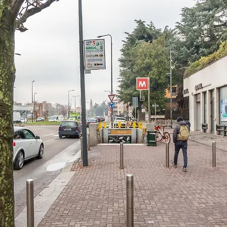 Alessia's Building- Affori Fn Apartman *