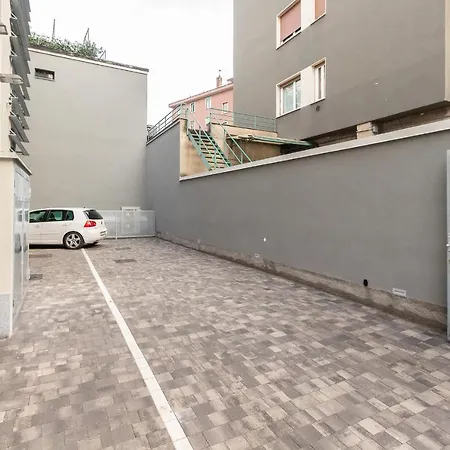 Alessia's Building- Affori Fn * Milánó