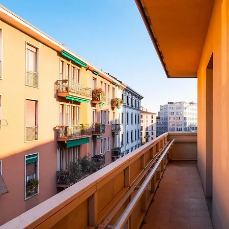 Modern 2 Bdr In Brera + Big Terrace Milan