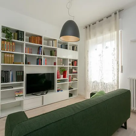 Bright Two Bedroom In Appartamento