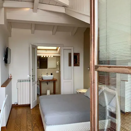 Porta Ronca - B&b, & Apts 住宿加早餐酒店 罗镇