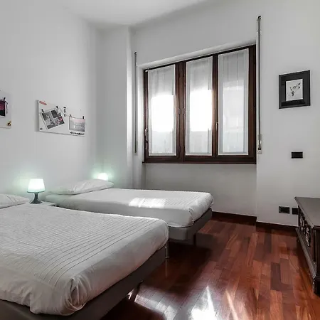 アパート Darsena Apartment, 6 Guests, 2 Bdr, Neighborhood, Navigli *
