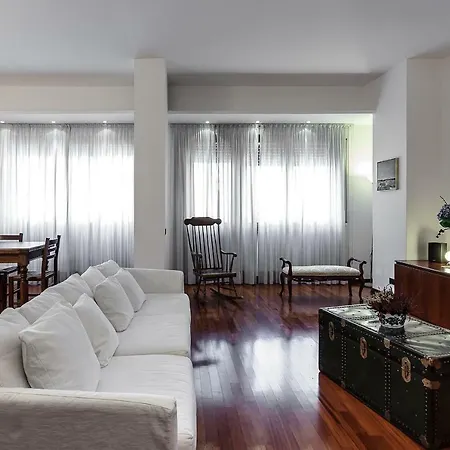 アパート Darsena Apartment, 6 Guests, 2 Bdr, Neighborhood, Navigli ミラノ