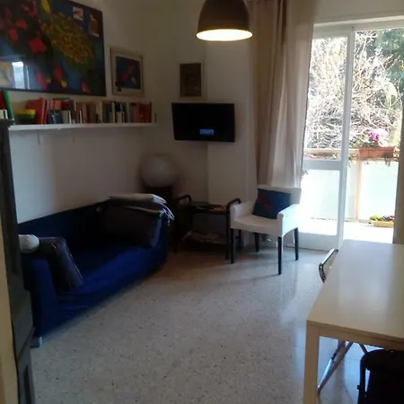 Stanza In Condiviso Arredato Alloggio in famiglia