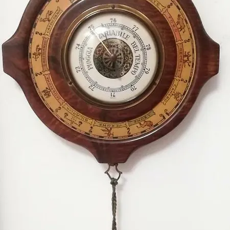 大教堂一刻钟旅馆 *