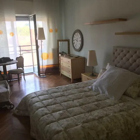 Leoni Charminghouse *