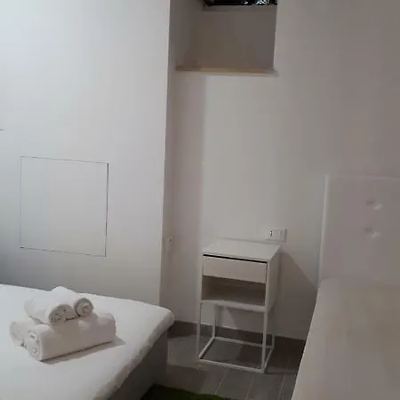 Gasthof Abruzzi 17 Politecnico-porta Venezia Quiet And Large With Kitchen Mailand