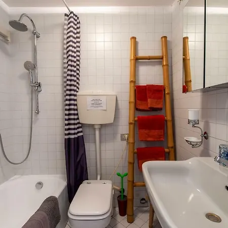 Апартаменты Cute Little For Two. Near Metro & Fiera