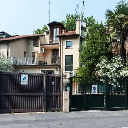 Youhosty - Nicostrato 4 Milan