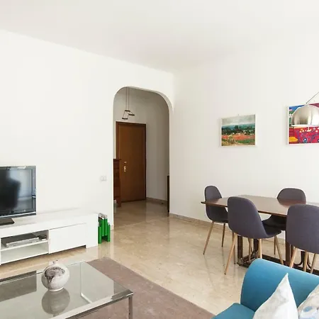 Spacious Modern Flat In A Lively Area Milano