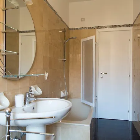Spacious Modern Flat In A Lively Area Lägenhet